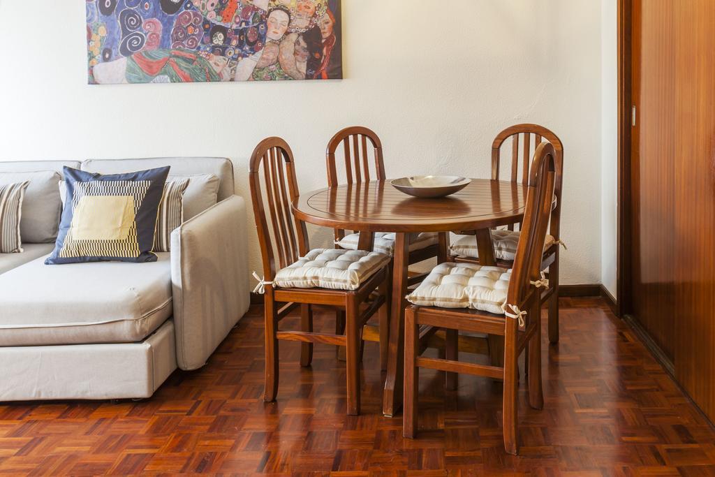 Apartment Camoes Deluxe Porto Bagian luar foto