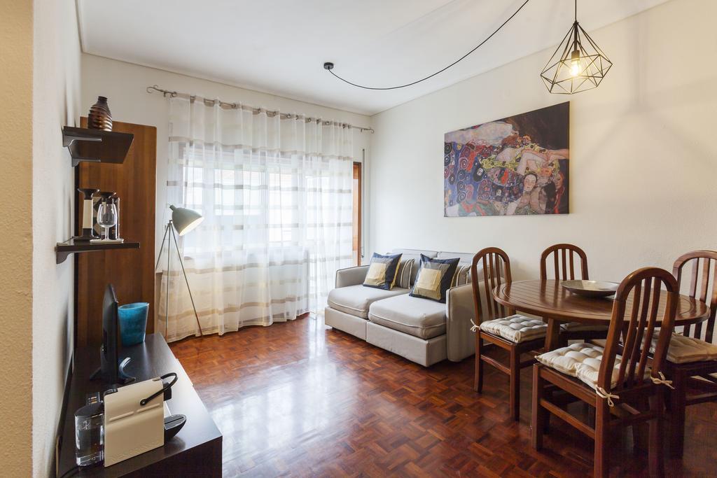 Apartment Camoes Deluxe Porto Bagian luar foto