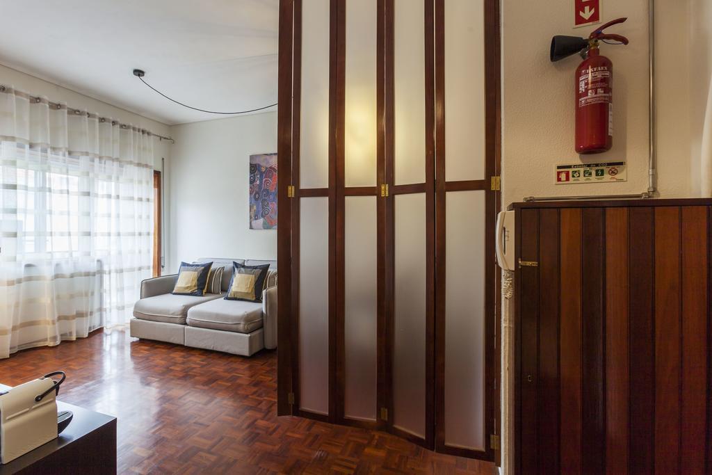 Apartment Camoes Deluxe Porto Bagian luar foto