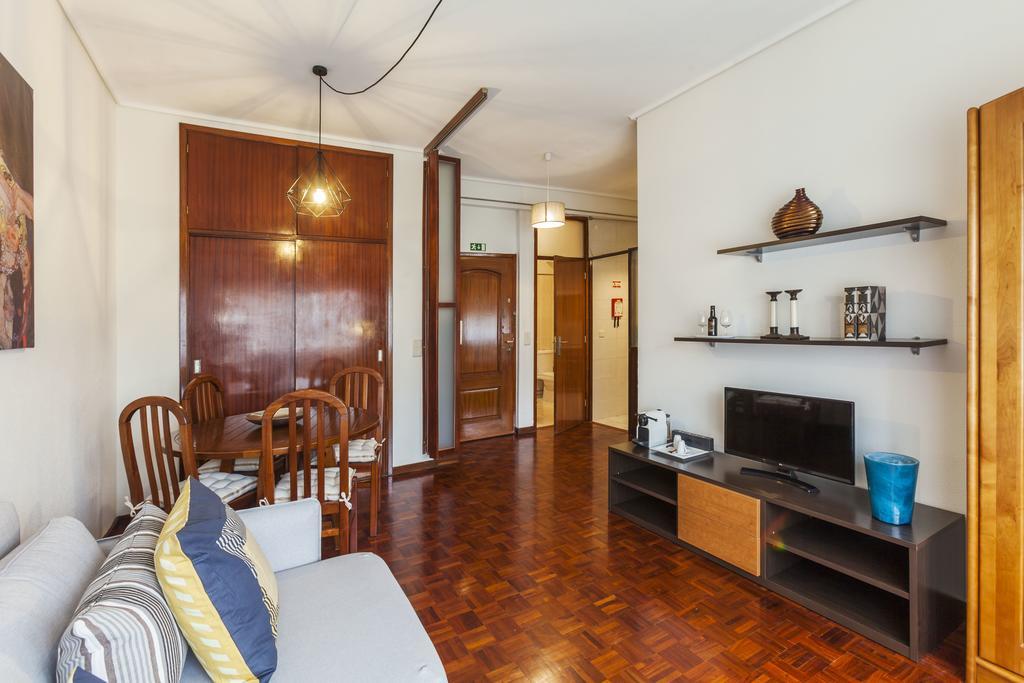 Apartment Camoes Deluxe Porto Bagian luar foto