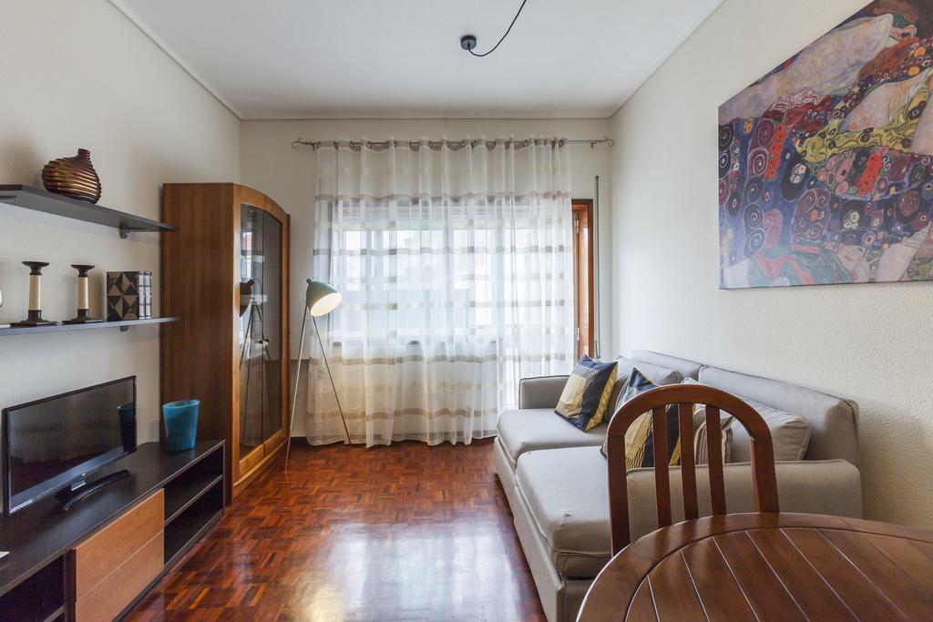 Apartment Camoes Deluxe Porto Bagian luar foto