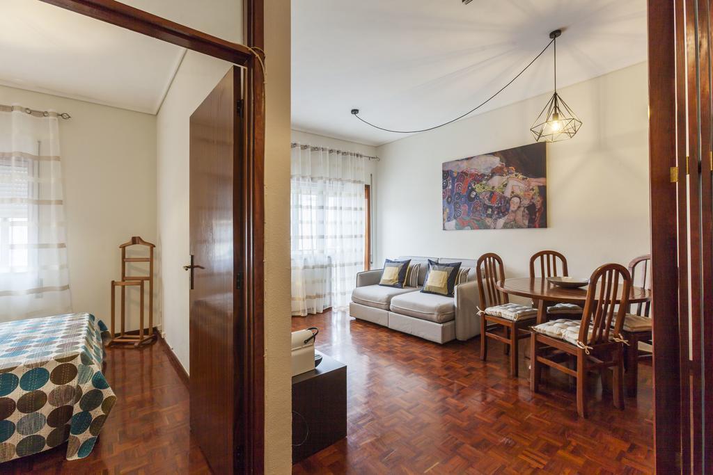 Apartment Camoes Deluxe Porto Bagian luar foto